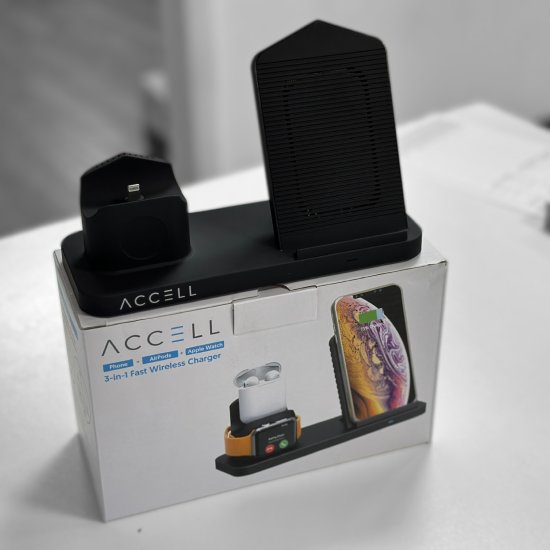 POWER UP - Accell Power 3-in-1 Fast-Wireless Charger
